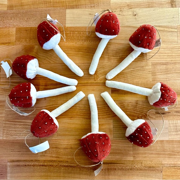 Adorable mushroom Christmas ornaments - velvet soft fabric with embroidery - Picture 2 of 5